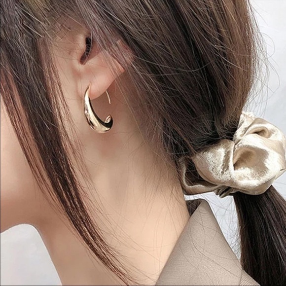 New Gold Plated C shape earrings - Picture 1 of 9